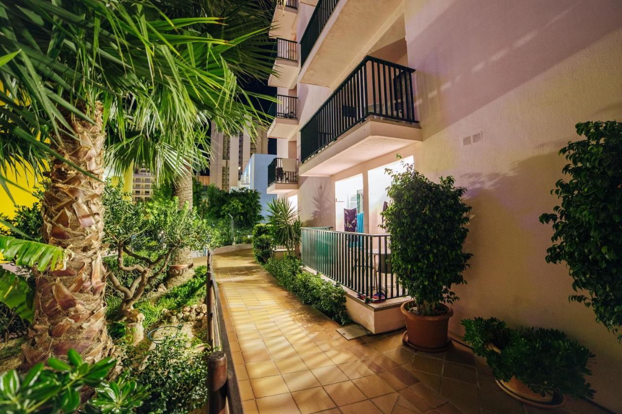 Apartamentos Palm Court เบนิดอร์ม ภายนอก รูปภาพ