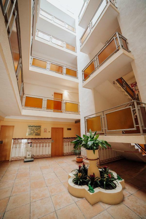 Apartamentos Palm Court เบนิดอร์ม ภายนอก รูปภาพ